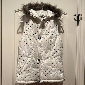 Burton ski vest colorful squares against ivory. Faux fur lined hood size M